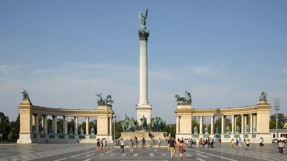 HUN-2015-Budapest-Heroes’_Square.jpg